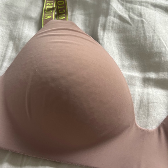 Victoria’s secret purple Lightly lined bra no underwire - Picture 5 of 8